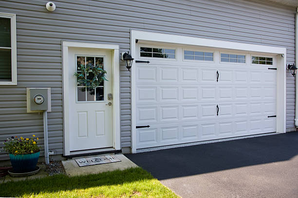 24/7 Emergency Garage Door Panel Replacement experts in Bowling Green, MO
